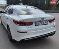 Білий Кіа Оптіма, об'ємом двигуна 1.6 л та пробігом 262 тис. км за 13950 $, фото 10 на Automoto.ua
