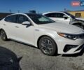 Білий Кіа Оптіма, об'ємом двигуна 2 л та пробігом 54 тис. км за 1900 $, фото 3 на Automoto.ua
