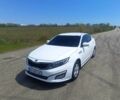 Білий Кіа Оптіма, об'ємом двигуна 2 л та пробігом 285 тис. км за 9498 $, фото 3 на Automoto.ua