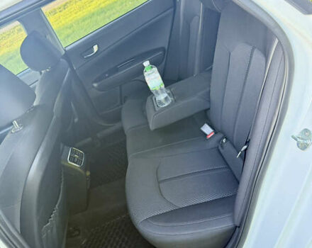 Белый Киа Оптима, объемом двигателя 1.6 л и пробегом 195 тыс. км за 15555 $, фото 25 на Automoto.ua