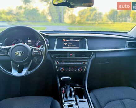 Белый Киа Оптима, объемом двигателя 1.6 л и пробегом 190 тыс. км за 16500 $, фото 16 на Automoto.ua