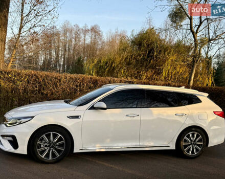 Белый Киа Оптима, объемом двигателя 1.6 л и пробегом 190 тыс. км за 16500 $, фото 2 на Automoto.ua