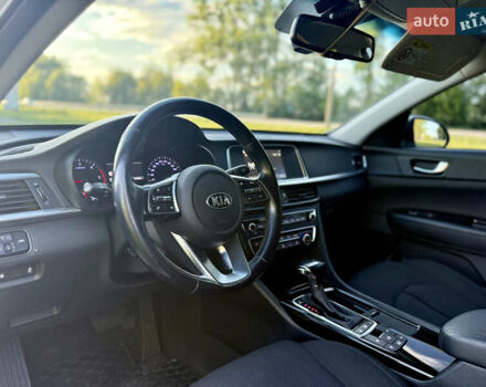 Белый Киа Оптима, объемом двигателя 1.6 л и пробегом 195 тыс. км за 15555 $, фото 16 на Automoto.ua