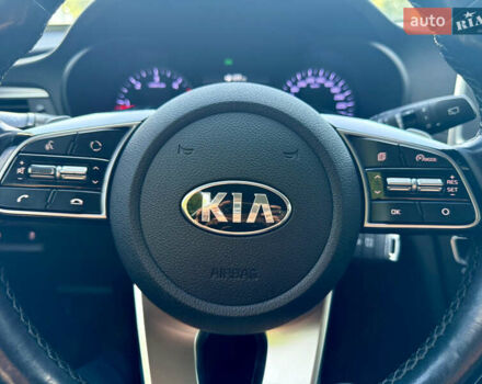 Белый Киа Оптима, объемом двигателя 1.6 л и пробегом 195 тыс. км за 15555 $, фото 13 на Automoto.ua