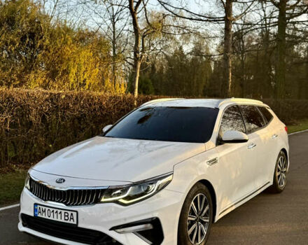 Белый Киа Оптима, объемом двигателя 1.6 л и пробегом 195 тыс. км за 15555 $, фото 1 на Automoto.ua