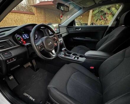 Белый Киа Оптима, объемом двигателя 1.6 л и пробегом 35 тыс. км за 8800 $, фото 2 на Automoto.ua