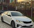 Белый Киа Оптима, объемом двигателя 1.6 л и пробегом 35 тыс. км за 8800 $, фото 5 на Automoto.ua