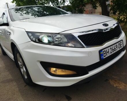 Білий Кіа Оптіма, об'ємом двигуна 2 л та пробігом 172 тис. км за 7200 $, фото 1 на Automoto.ua