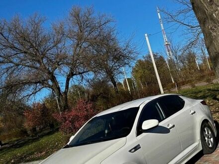 Білий Кіа Оптіма, об'ємом двигуна 2 л та пробігом 300 тис. км за 7200 $, фото 1 на Automoto.ua