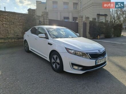 Білий Кіа Оптіма, об'ємом двигуна 2.36 л та пробігом 210 тис. км за 9999 $, фото 1 на Automoto.ua