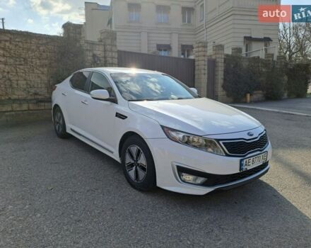 Білий Кіа Оптіма, об'ємом двигуна 2.36 л та пробігом 210 тис. км за 9999 $, фото 1 на Automoto.ua