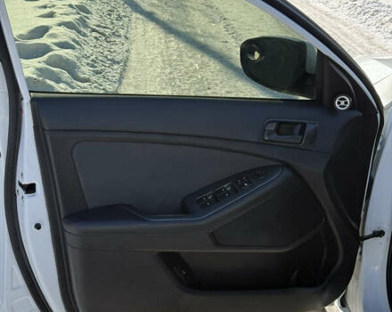 Белый Киа Оптима, объемом двигателя 2.36 л и пробегом 186 тыс. км за 6999 $, фото 1 на Automoto.ua