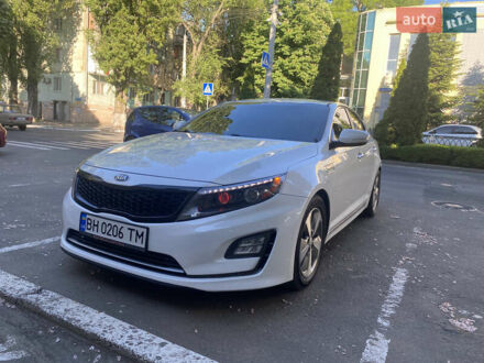 Киа Оптима 2014 в Одессе на Automoto.ua Белый Киа Оптима, объемом двигателя 2.36 л и пробегом 246 тыс. км за 11300 $, фото 1 на Automoto.ua