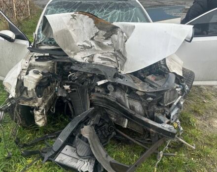 Белый Киа Оптима, объемом двигателя 1.7 л и пробегом 200 тыс. км за 3000 $, фото 1 на Automoto.ua