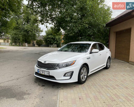 Белый Киа Оптима, объемом двигателя 2.36 л и пробегом 160 тыс. км за 9999 $, фото 1 на Automoto.ua
