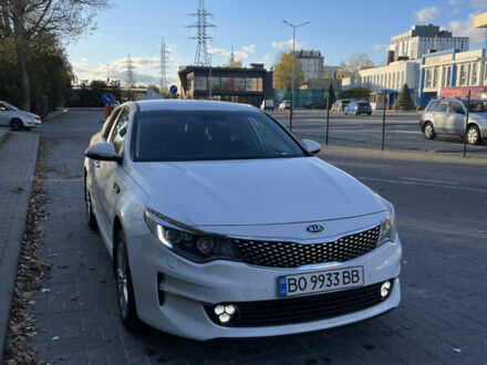 Киа Оптима 2017 в Львове на Automoto.ua Белый Киа Оптима, объемом двигателя 1.69 л и пробегом 124 тыс. км за 14700 $, фото 1 на Automoto.ua