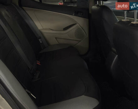 Бежевый Киа Оптима, объемом двигателя 2.36 л и пробегом 209 тыс. км за 9999 $, фото 18 на Automoto.ua