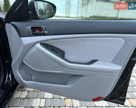 Черный Киа Оптима, объемом двигателя 2.36 л и пробегом 201 тыс. км за 7600 $, фото 40 на Automoto.ua