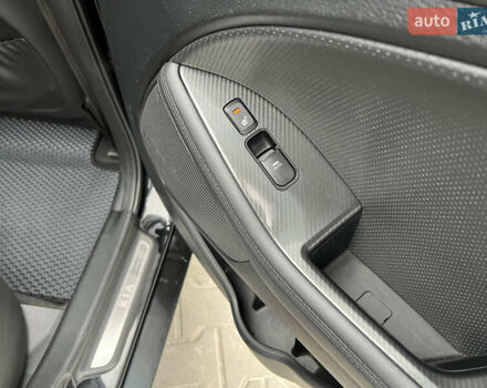 Черный Киа Оптима, объемом двигателя 2 л и пробегом 185 тыс. км за 10200 $, фото 13 на Automoto.ua