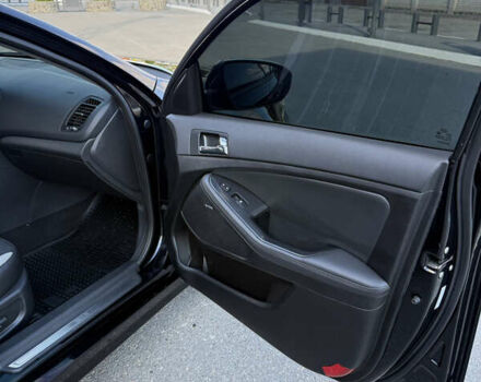 Чорний Кіа Оптіма, об'ємом двигуна 2 л та пробігом 112 тис. км за 8700 $, фото 12 на Automoto.ua