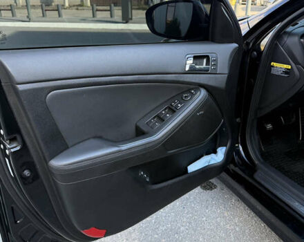 Чорний Кіа Оптіма, об'ємом двигуна 2 л та пробігом 112 тис. км за 8700 $, фото 8 на Automoto.ua