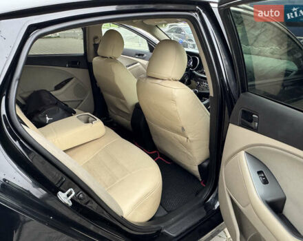 Черный Киа Оптима, объемом двигателя 2.36 л и пробегом 130 тыс. км за 11000 $, фото 10 на Automoto.ua