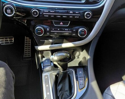 Чорний Кіа Оптіма, об'ємом двигуна 2 л та пробігом 155 тис. км за 15200 $, фото 6 на Automoto.ua