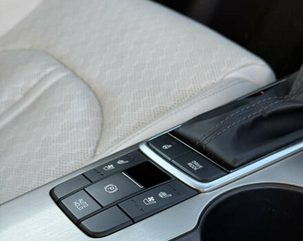 Чорний Кіа Оптіма, об'ємом двигуна 2 л та пробігом 118 тис. км за 16300 $, фото 6 на Automoto.ua