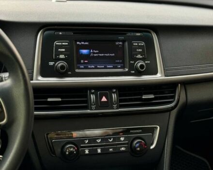 Черный Киа Оптима, объемом двигателя 0 л и пробегом 200 тыс. км за 9800 $, фото 2 на Automoto.ua