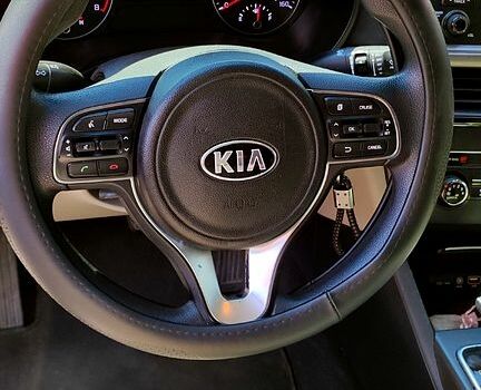 Черный Киа Оптима, объемом двигателя 2.4 л и пробегом 95 тыс. км за 11100 $, фото 9 на Automoto.ua