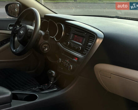 Червоний Кіа Оптіма, об'ємом двигуна 2.36 л та пробігом 116 тис. км за 9999 $, фото 15 на Automoto.ua