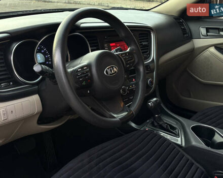 Червоний Кіа Оптіма, об'ємом двигуна 2.36 л та пробігом 116 тис. км за 9999 $, фото 7 на Automoto.ua