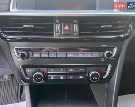 Красный Киа Оптима, объемом двигателя 2.36 л и пробегом 85 тыс. км за 12800 $, фото 14 на Automoto.ua