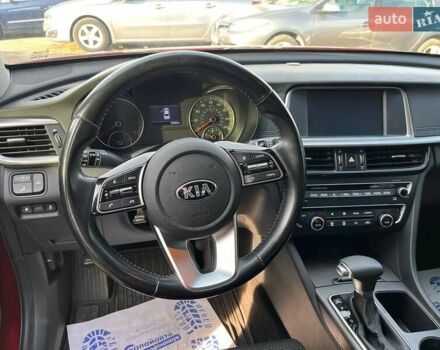 Красный Киа Оптима, объемом двигателя 2.36 л и пробегом 85 тыс. км за 12800 $, фото 10 на Automoto.ua