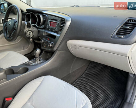 Сірий Кіа Оптіма, об'ємом двигуна 2.36 л та пробігом 196 тис. км за 7500 $, фото 20 на Automoto.ua