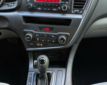 Сірий Кіа Оптіма, об'ємом двигуна 2.36 л та пробігом 196 тис. км за 7500 $, фото 19 на Automoto.ua