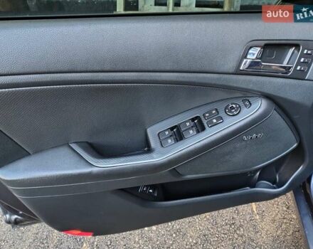 Сірий Кіа Оптіма, об'ємом двигуна 2 л та пробігом 200 тис. км за 10999 $, фото 16 на Automoto.ua