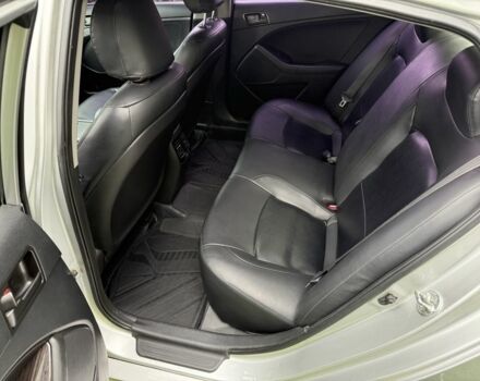 Серый Киа Оптима, объемом двигателя 2 л и пробегом 280 тыс. км за 7500 $, фото 6 на Automoto.ua