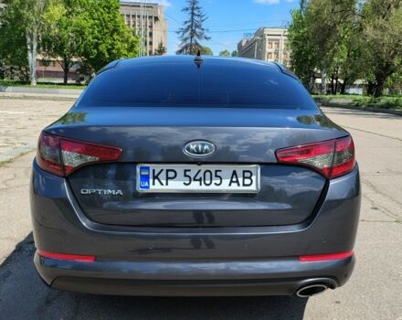 Сірий Кіа Оптіма, об'ємом двигуна 2 л та пробігом 200 тис. км за 10999 $, фото 4 на Automoto.ua