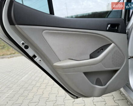 Серый Киа Оптима, объемом двигателя 2.36 л и пробегом 196 тыс. км за 7500 $, фото 25 на Automoto.ua