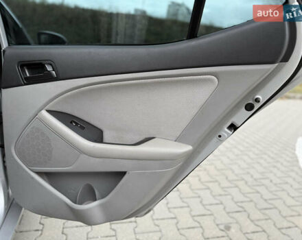 Серый Киа Оптима, объемом двигателя 2.36 л и пробегом 196 тыс. км за 7300 $, фото 22 на Automoto.ua