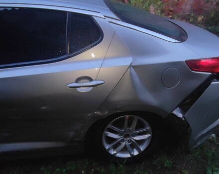 Серый Киа Оптима, объемом двигателя 2 л и пробегом 347 тыс. км за 3500 $, фото 4 на Automoto.ua