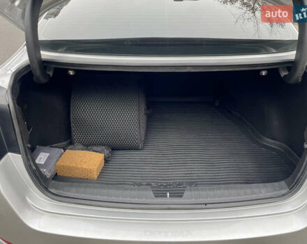 Сірий Кіа Оптіма, об'ємом двигуна 2.36 л та пробігом 275 тис. км за 9500 $, фото 9 на Automoto.ua