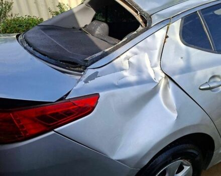 Сірий Кіа Оптіма, об'ємом двигуна 2 л та пробігом 160 тис. км за 3350 $, фото 4 на Automoto.ua