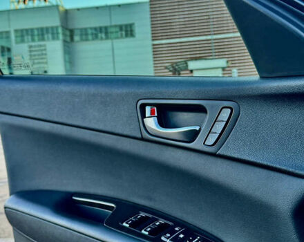 Серый Киа Оптима, объемом двигателя 2.36 л и пробегом 198 тыс. км за 12300 $, фото 5 на Automoto.ua