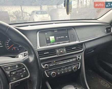 Серый Киа Оптима, объемом двигателя 1.69 л и пробегом 190 тыс. км за 12500 $, фото 3 на Automoto.ua