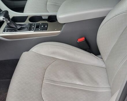 Сірий Кіа Оптіма, об'ємом двигуна 2 л та пробігом 107 тис. км за 15700 $, фото 5 на Automoto.ua