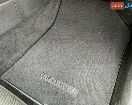 Сірий Кіа Оптіма, об'ємом двигуна 2.36 л та пробігом 185 тис. км за 14700 $, фото 27 на Automoto.ua