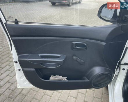Білий Кіа Піканто, об'ємом двигуна 1 л та пробігом 116 тис. км за 3500 $, фото 15 на Automoto.ua