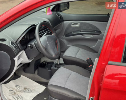 Красный Киа Пиканто, объемом двигателя 1.09 л и пробегом 173 тыс. км за 4650 $, фото 4 на Automoto.ua